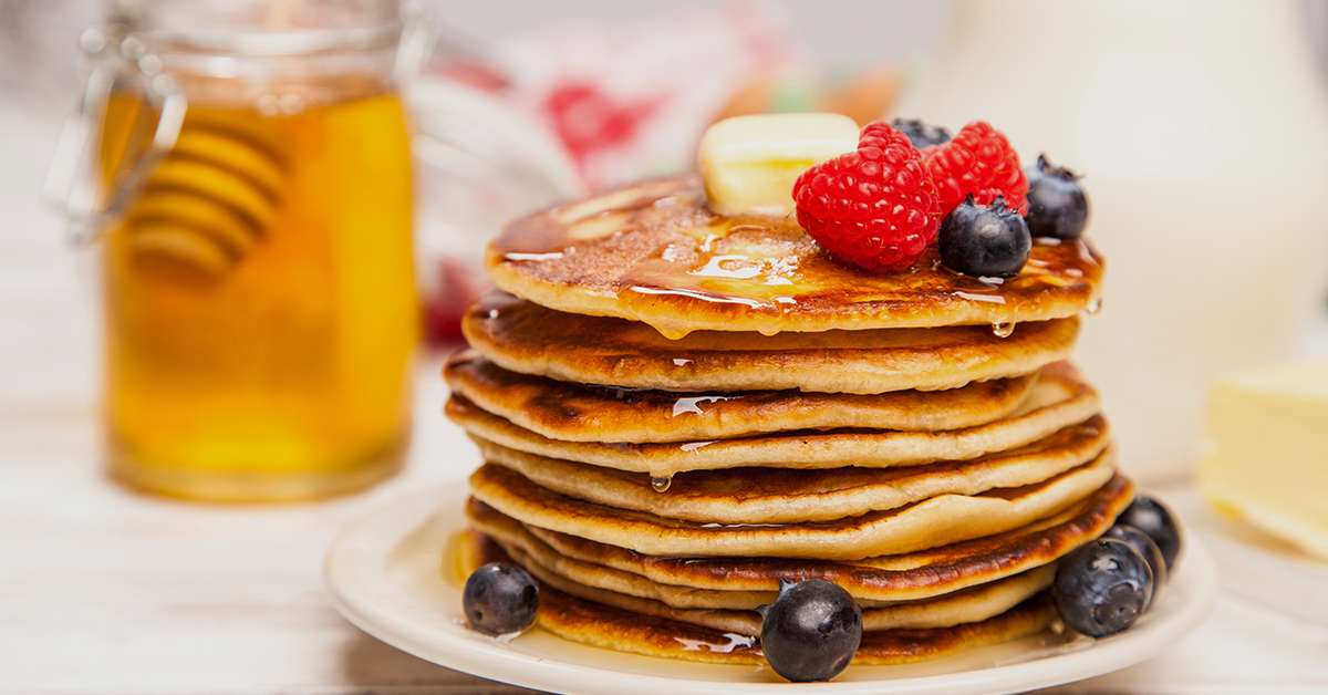 Pancakes all'acqua con farina di castagne e miele di melata